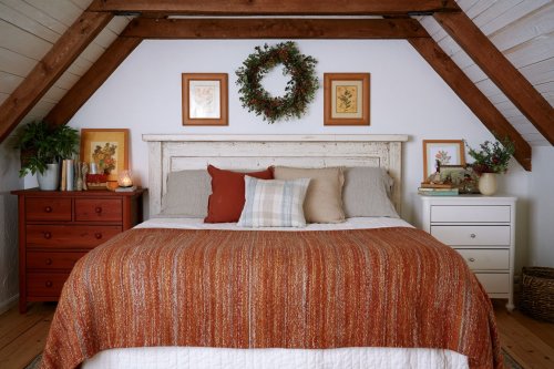 15 Attic Bedroom Styles Designed Around Sloped Ceilings and Limited Space