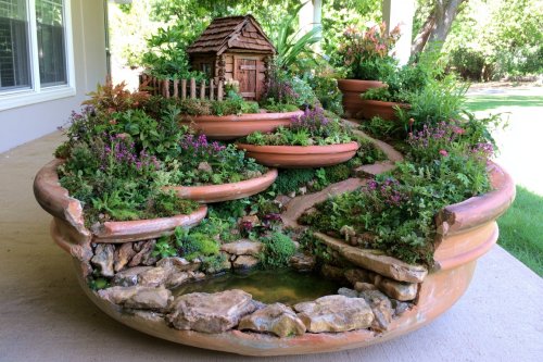 19 Broken Pot Garden Projects for Creative Outdoor Upcycling