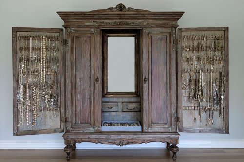 17 Jewelry Box Makeovers That Turn Old Storage into Stylish Decor