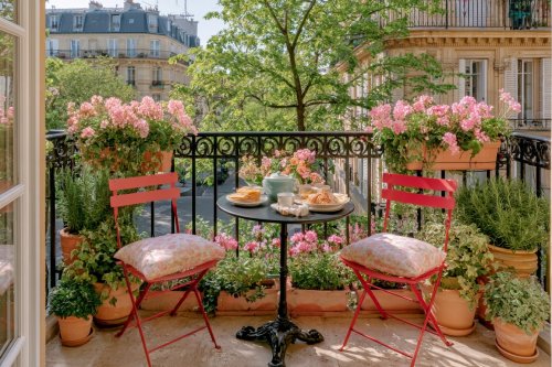 17 French Balcony Ideas for Small Elegant Outdoor Spaces