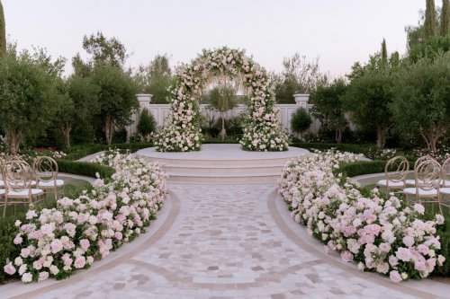 17 Wedding Aisle Details That Create a Memorable Entrance
