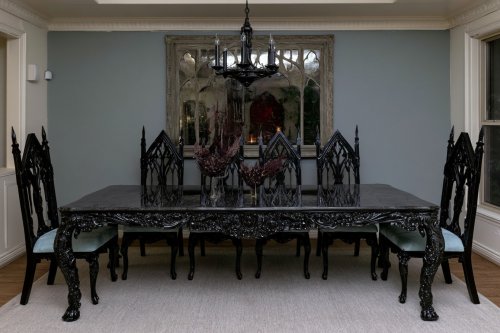 16 Gothic Table Styling Concepts With Dark, Refined Character