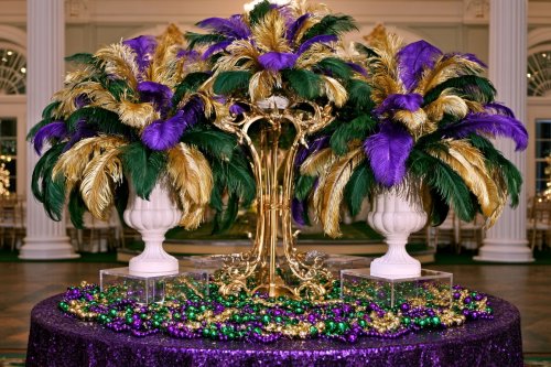 15 Mardi Gras Centerpiece Designs With Dramatic Carnival Style