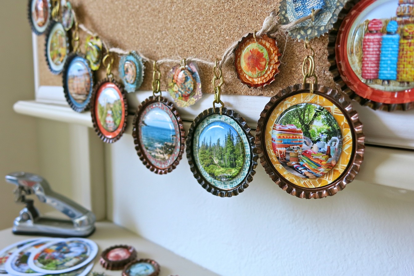 9. Bottle Cap Photo Garland