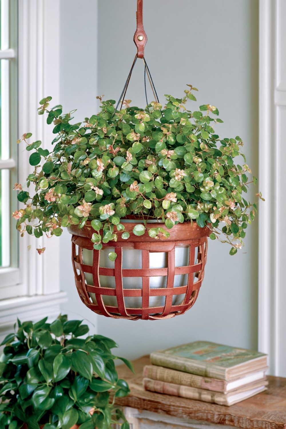 10. Woven Leather Lattice Hanging Basket