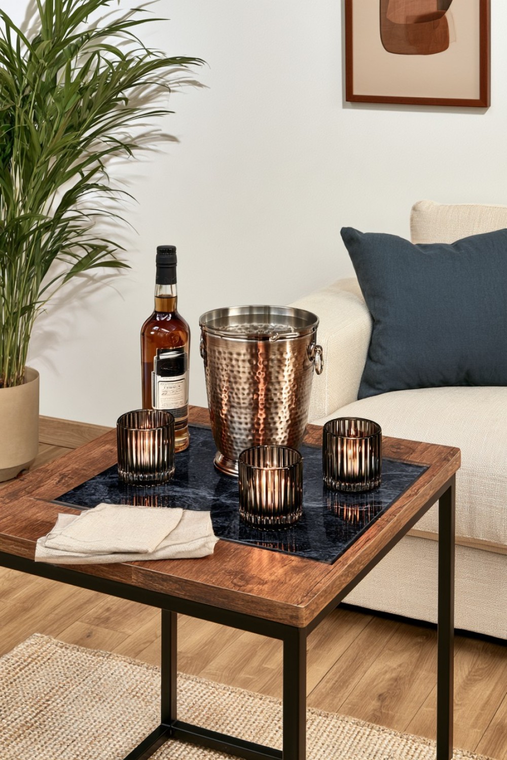 2. Sculptural Ice Bucket As The Main Feature