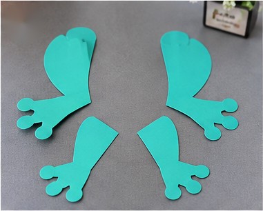 5. Cut And Prepare The Frog Legs