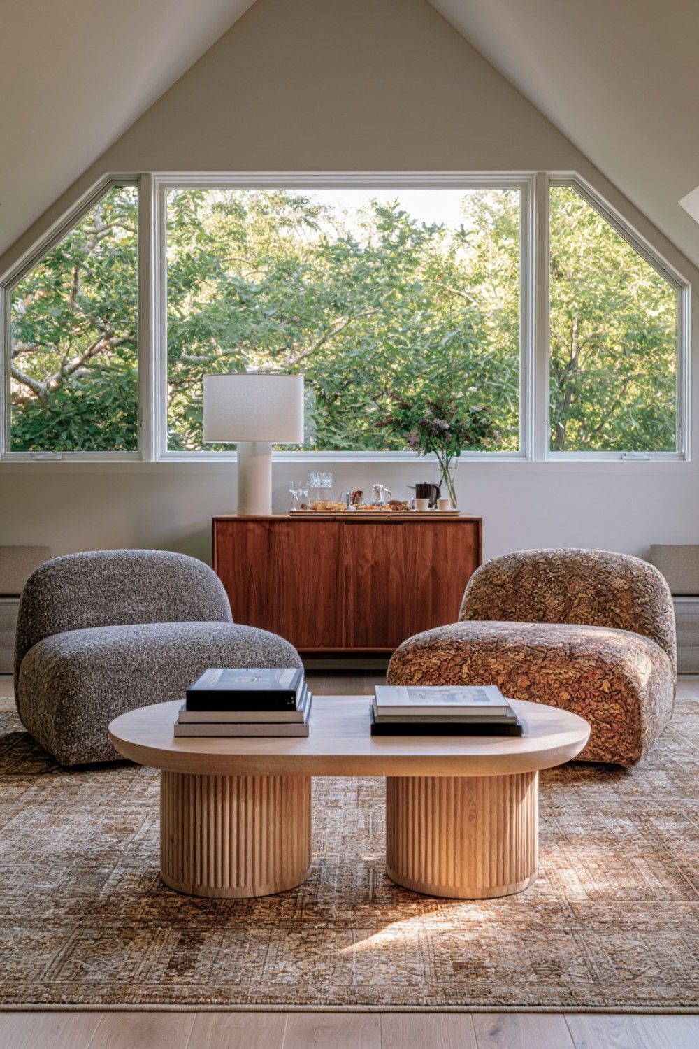 Retro-inspired alcohol-free beverage lounge in an attic