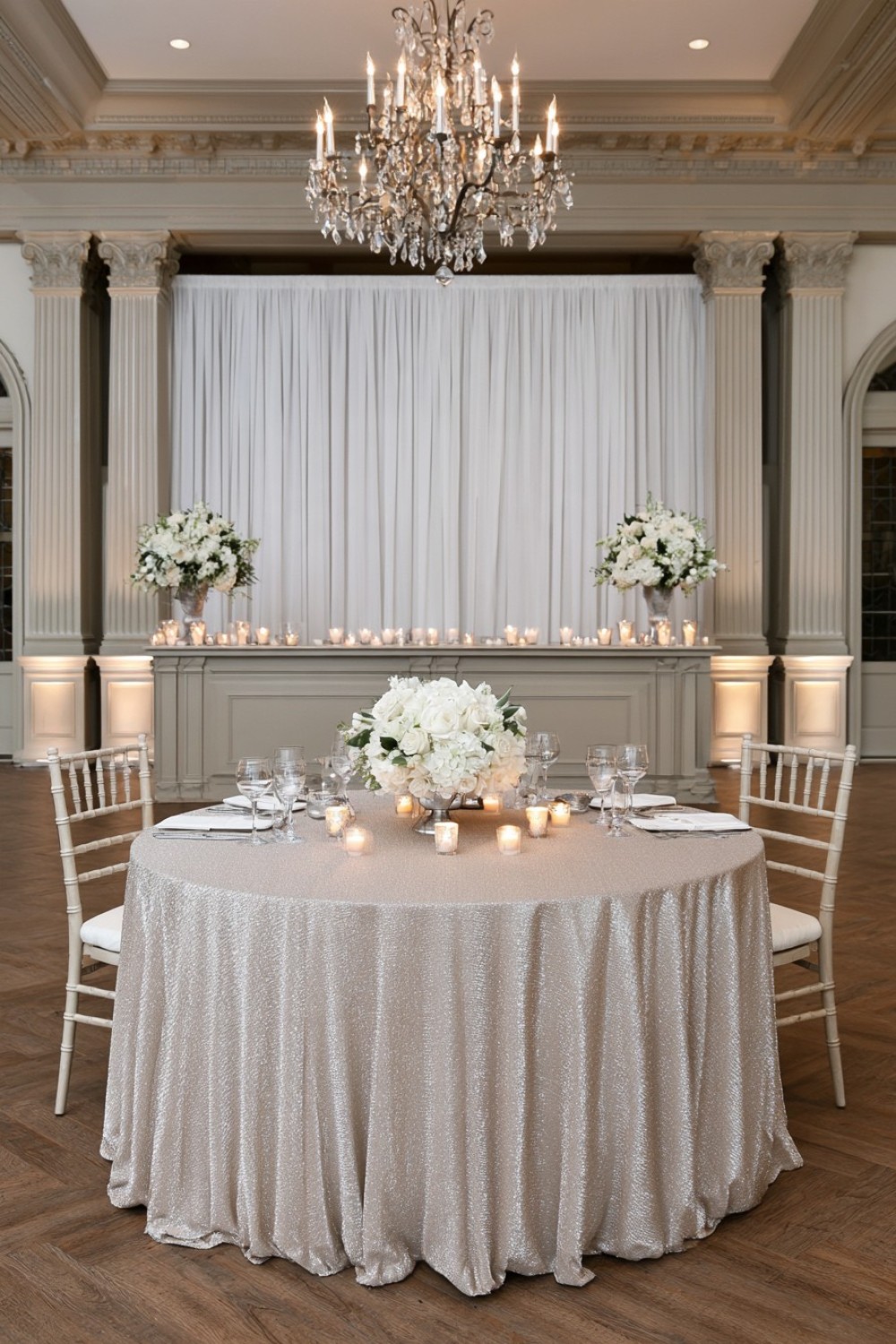 18. Warm White To Subtle Silver Reception Atmosphere