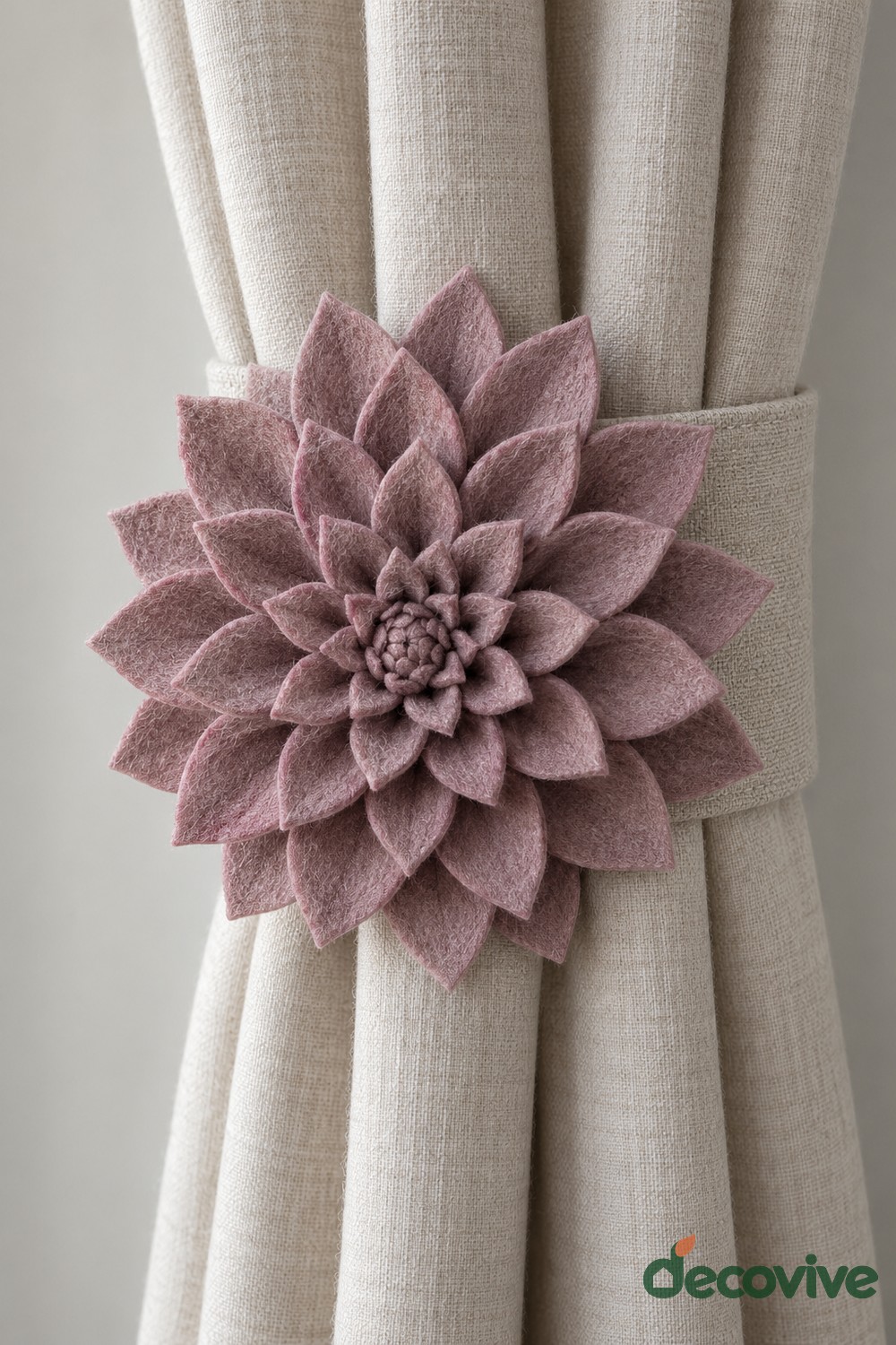 Dahlia Curtain Tieback